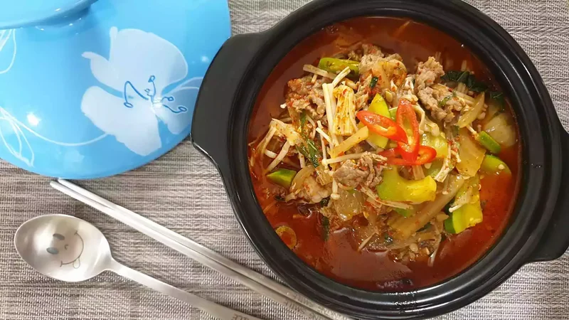 Kimçi Güveç 김치 찌개